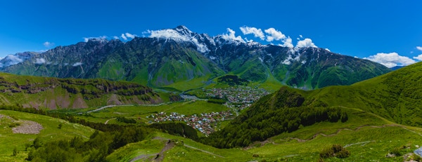 Gettyimages 833716404 Georgia Kazbegi Stepantsminda Kaukasus Gergeti Kirke 72